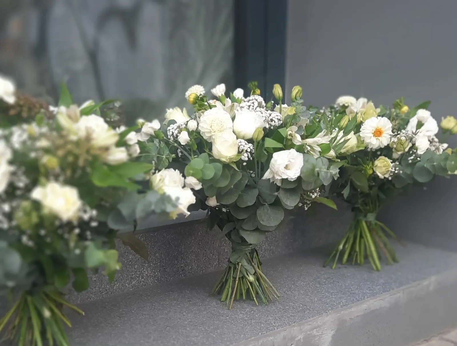 Białe bukieciki komunijne - Wiosenna Pracownia Florystyczna, Kraków