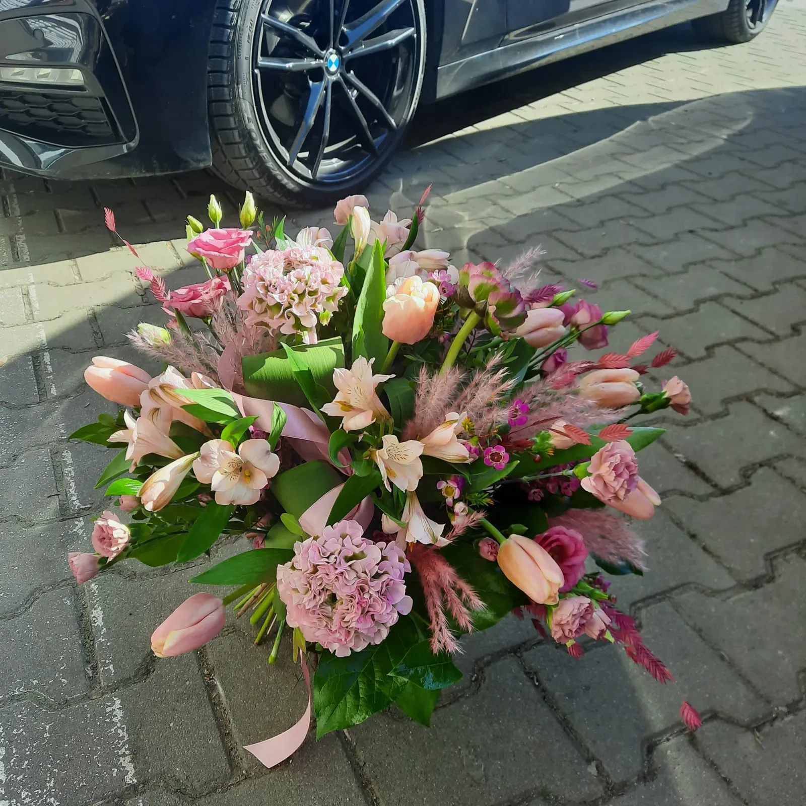 Pudrowy bukiet z alstremerii i hiacyntów - Wiosenna Pracownia Florystyczna, Kraków