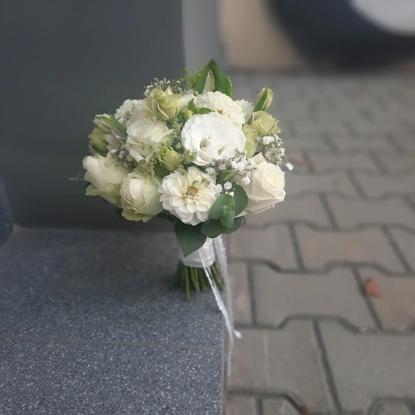 Mały biały bukiet ślubny - Wiosenna Pracownia Florystyczna, Kraków