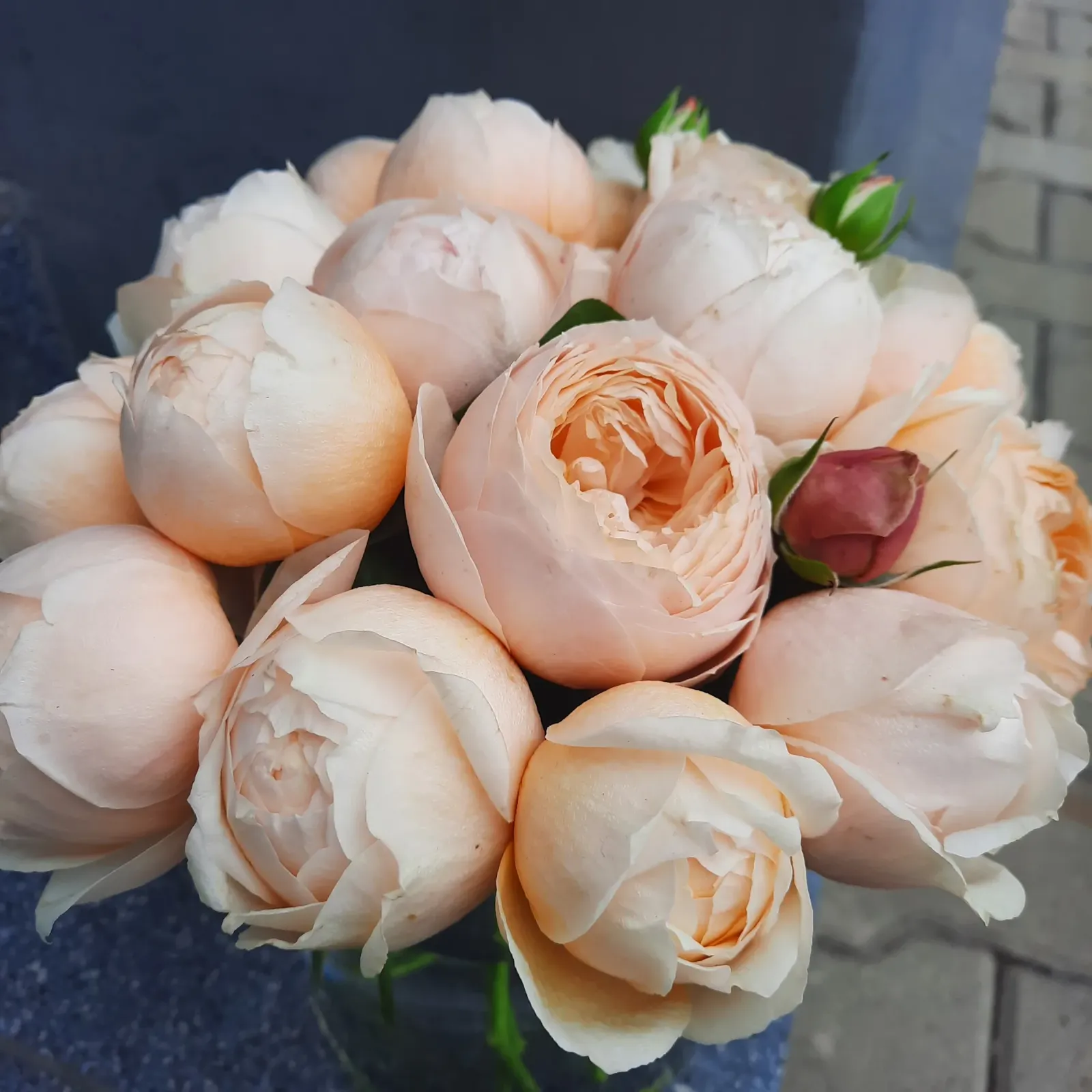 Bukiet ślubny z brzoskwiniowych piwonii - Wiosenna Pracownia Florystyczna, Kraków