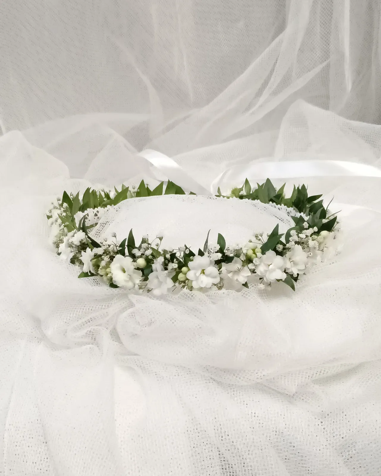 Wianek komunijny z gipsówki i zieleni - Wiosenna Pracownia Florystyczna, Kraków